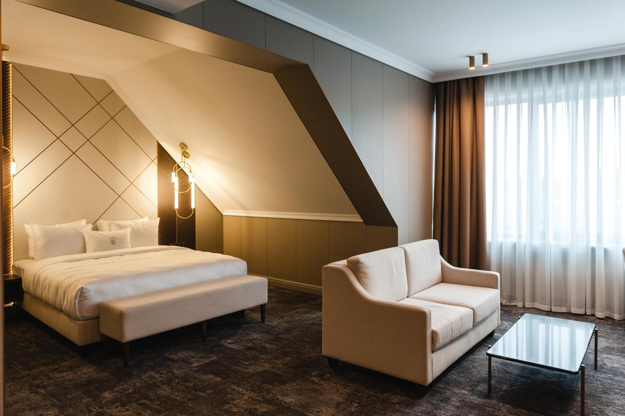 Old Continent Hotel Użhorod Zewnętrze zdjęcie