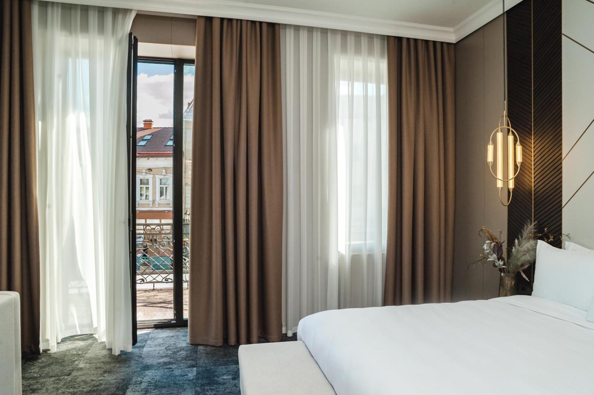 Old Continent Hotel Użhorod Zewnętrze zdjęcie