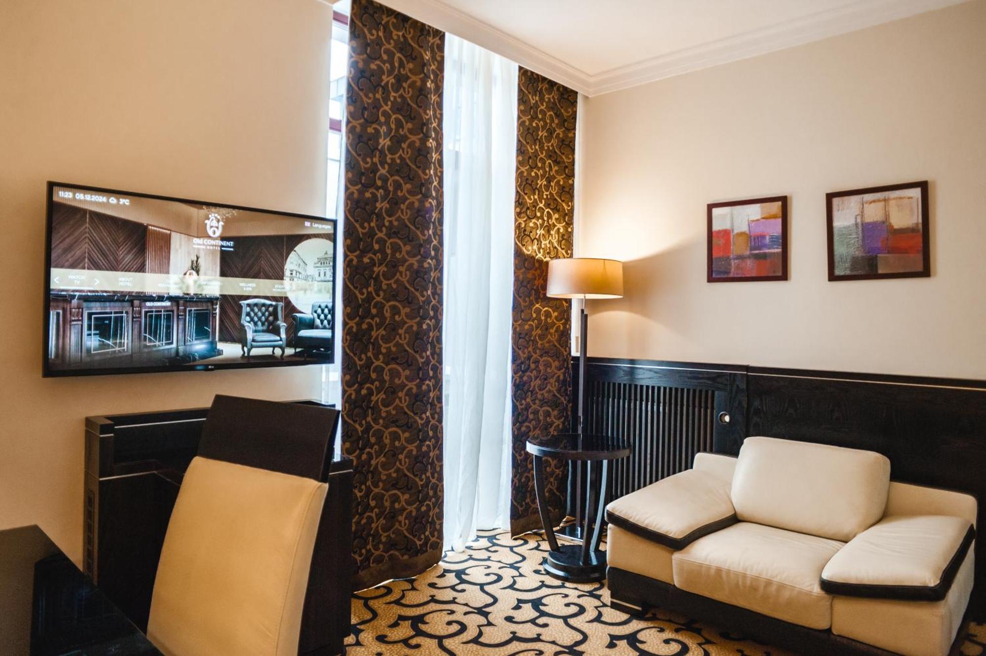 Old Continent Hotel Użhorod Zewnętrze zdjęcie