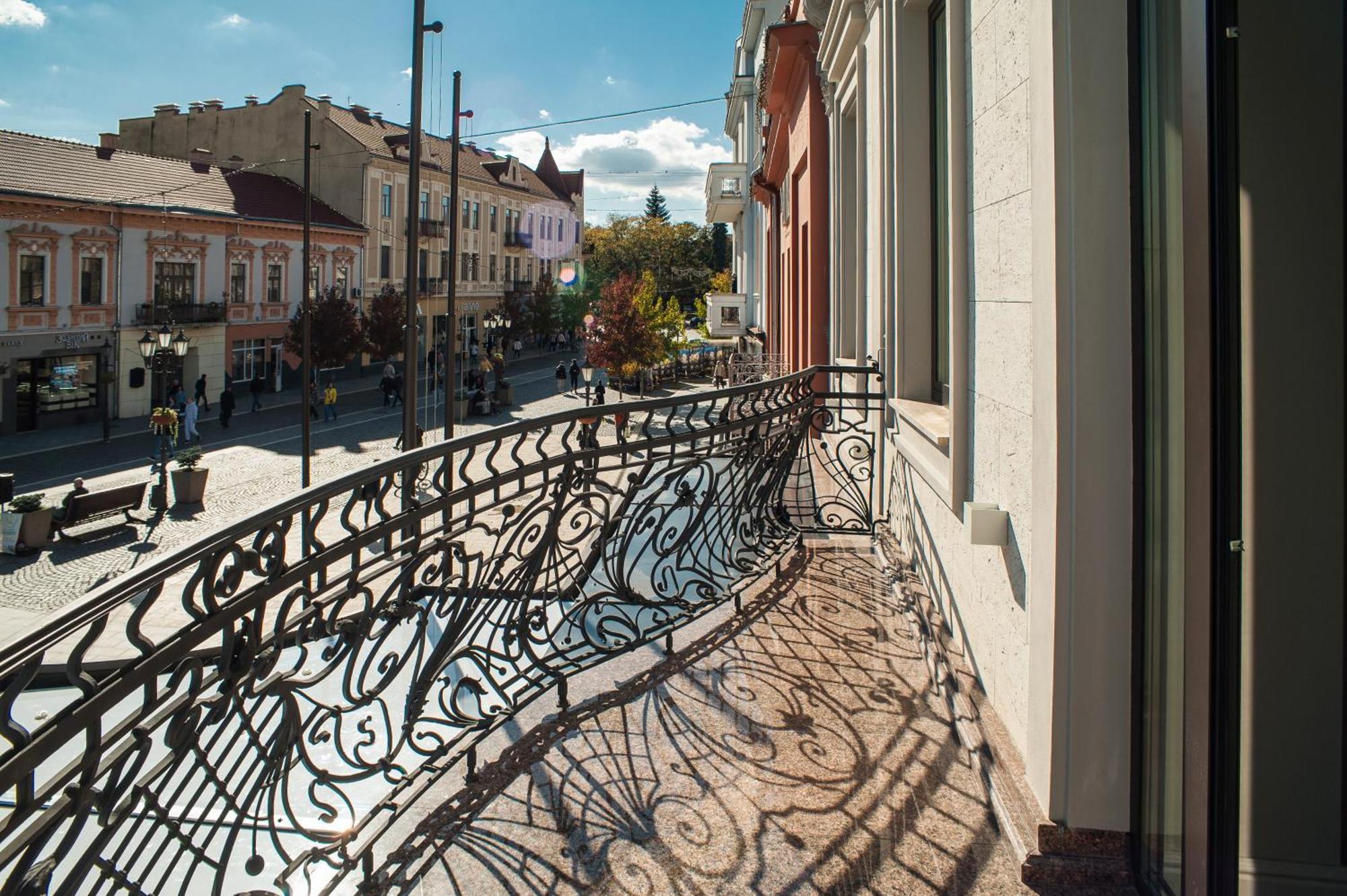 Old Continent Hotel Użhorod Zewnętrze zdjęcie