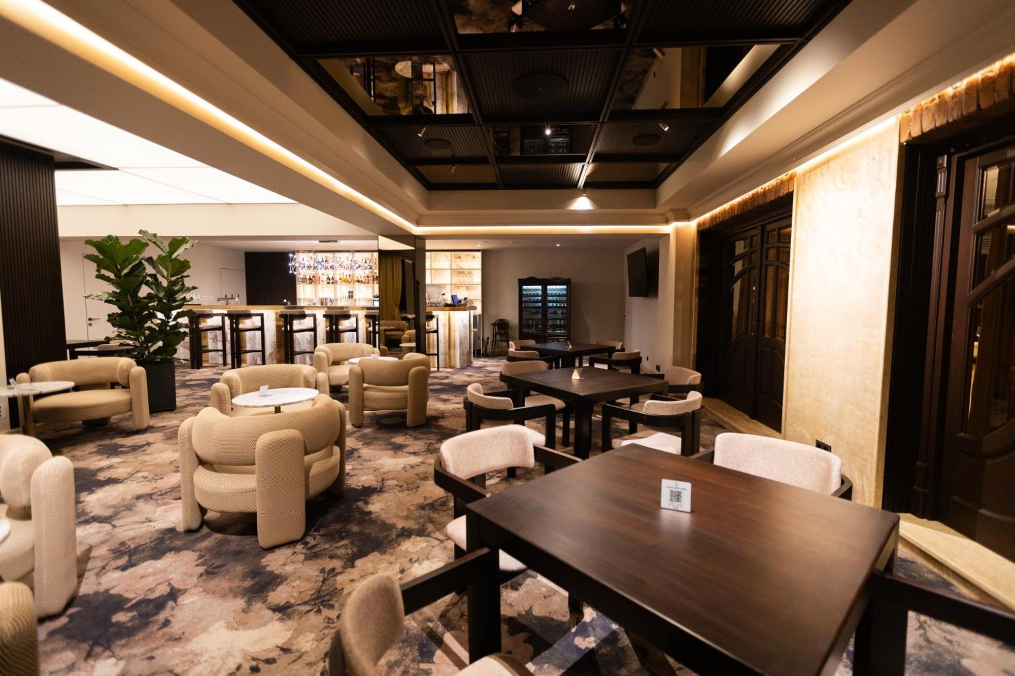 Old Continent Hotel Użhorod Zewnętrze zdjęcie